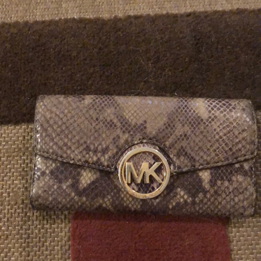 Michael Kors wallet! Matching purse available!